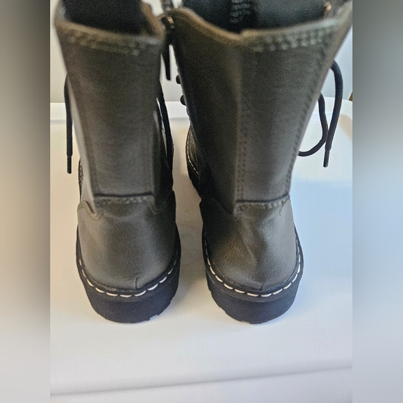 Sincerely Jules -Stylish Green Combat Boots Women's 7.5  NWOT - Picture 2 of 8